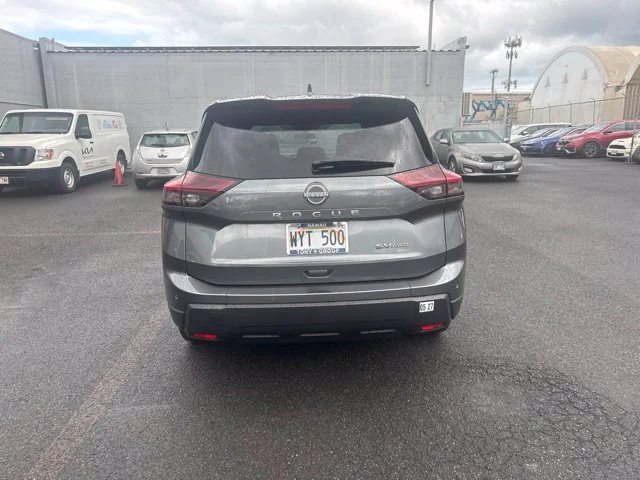 Used 2024 Gray Nissan SV image 4