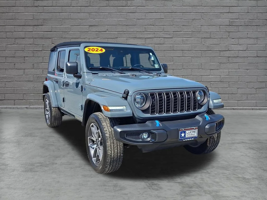 Used 2024 Anvil Clear Coat Jeep Sport S image 2