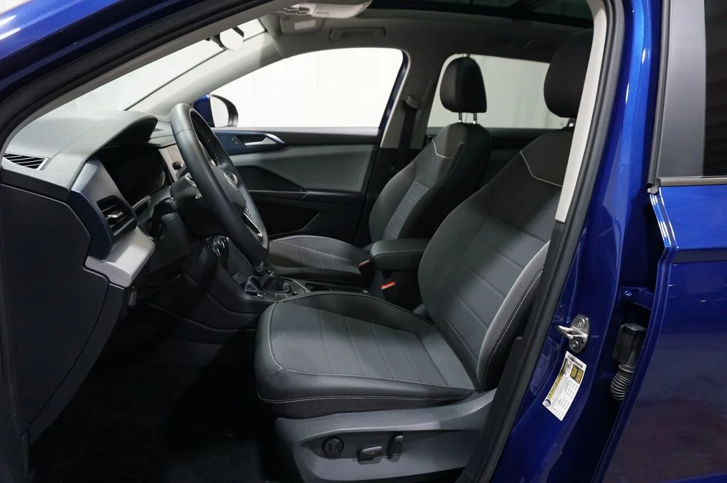 Certified Used 2023 Blue Volkswagen 1.5T SE image 10