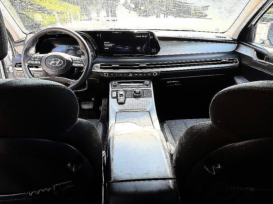 Used 2025 Hyper White Hyundai SE image 18