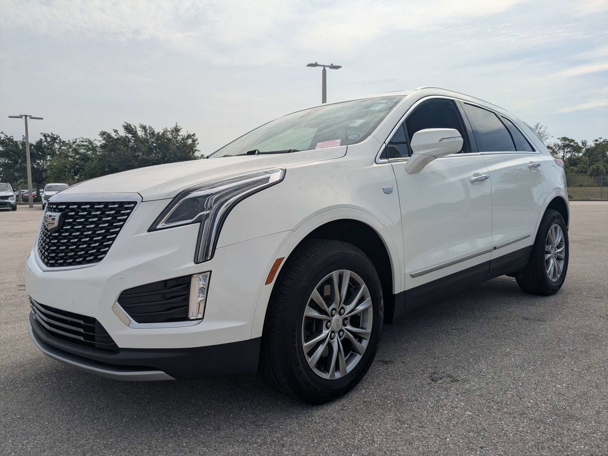 Used 2022 Mary Kay Pearl Tri-Coat Cadillac FWD Premium Luxury image 9