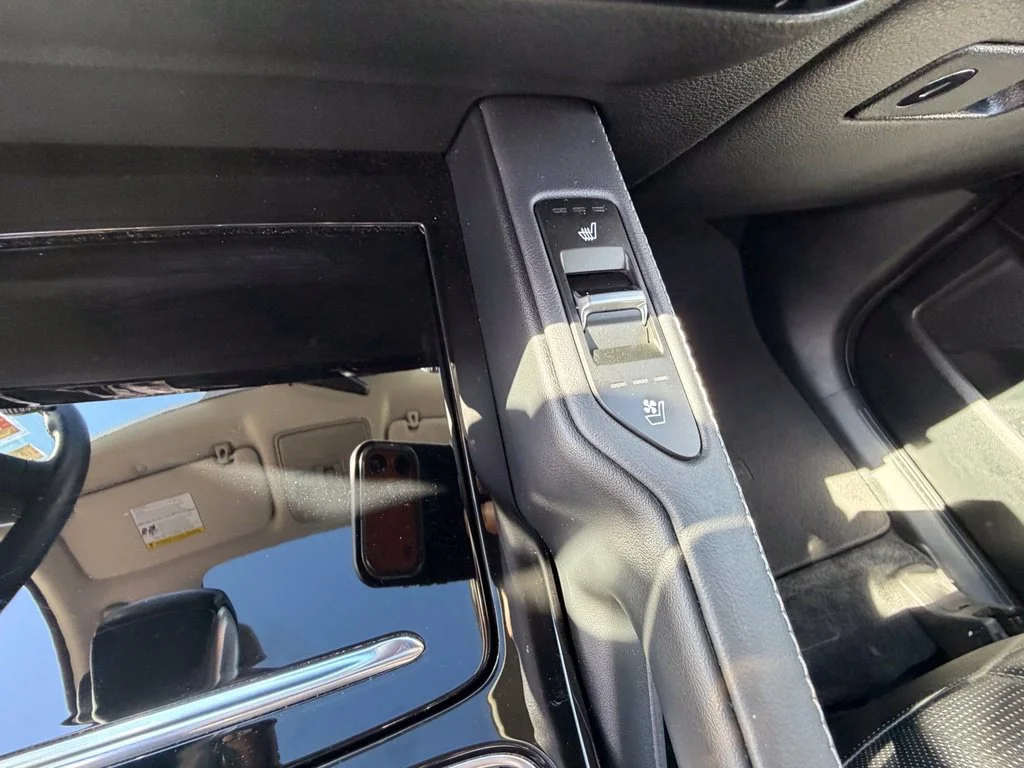 Used 2022 Black Kia EX image 25