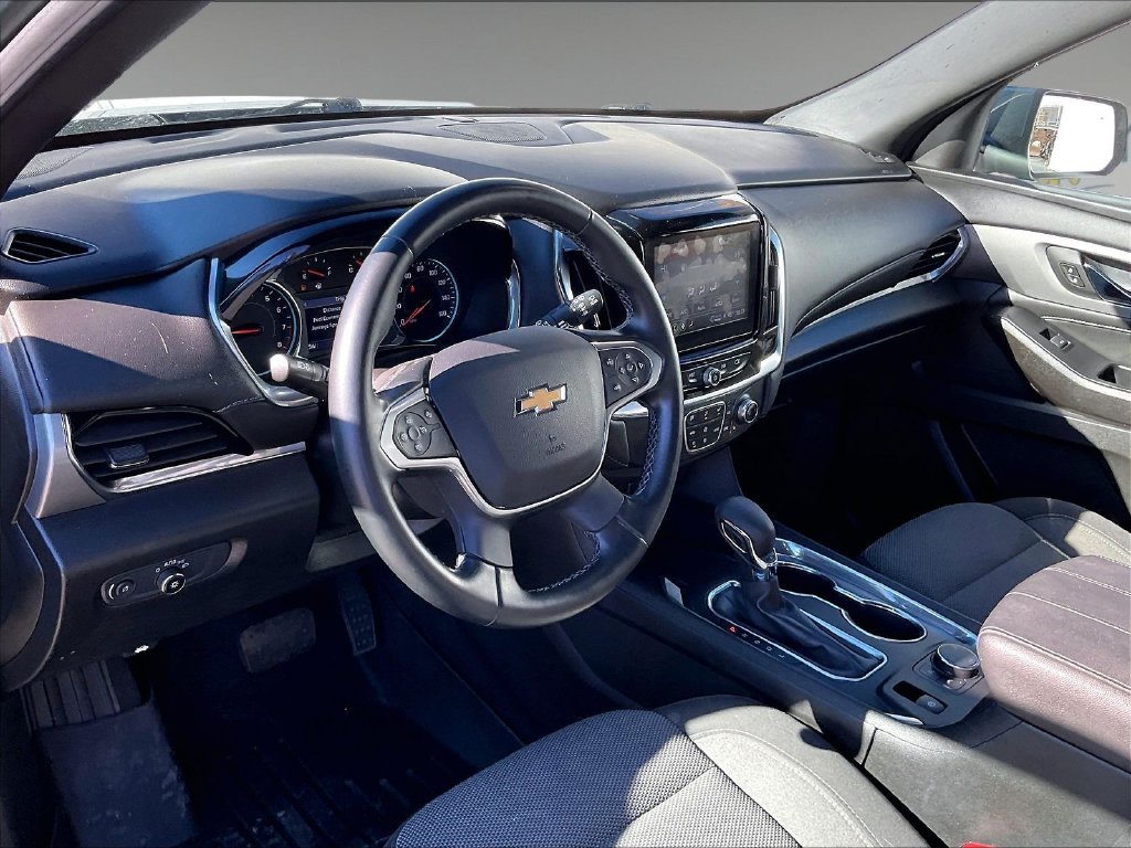 Used 2023 Silver Sage Metallic Chevrolet AWD image 8