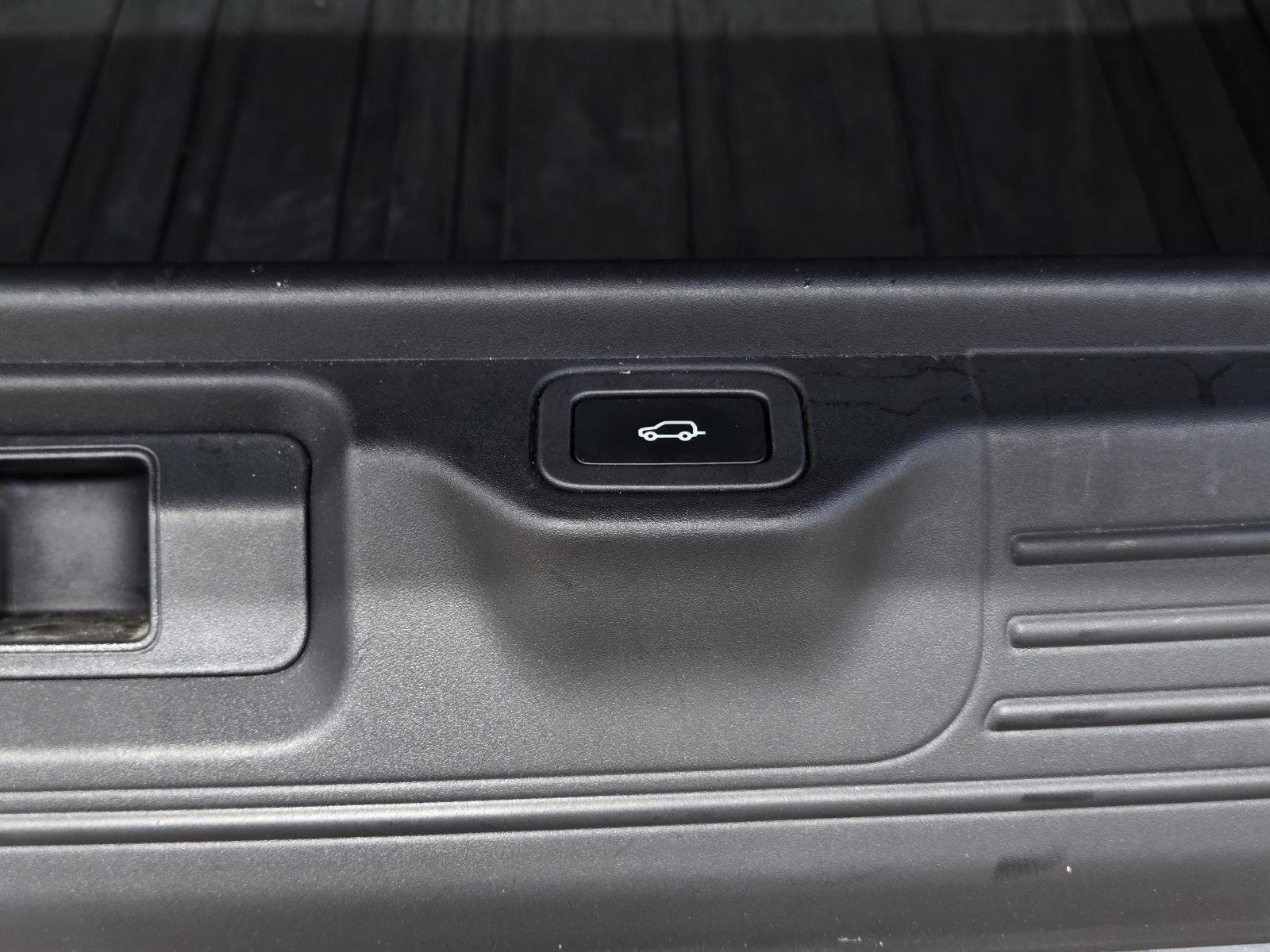 Used 2019 Carpathian Grey Premium Metallic Land Rover SC image 13