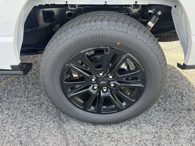 New 2026 Star White Metallic Tri-Coat Ford Platinum image 4