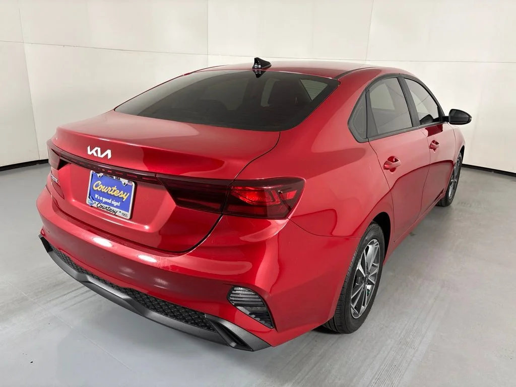 Used 2024 Red Kia LXS image 8