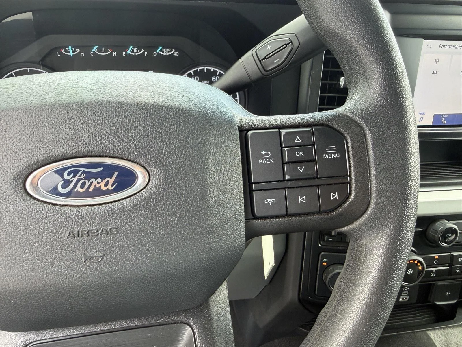 Used 2025 Oxford White Ford XLT image 23
