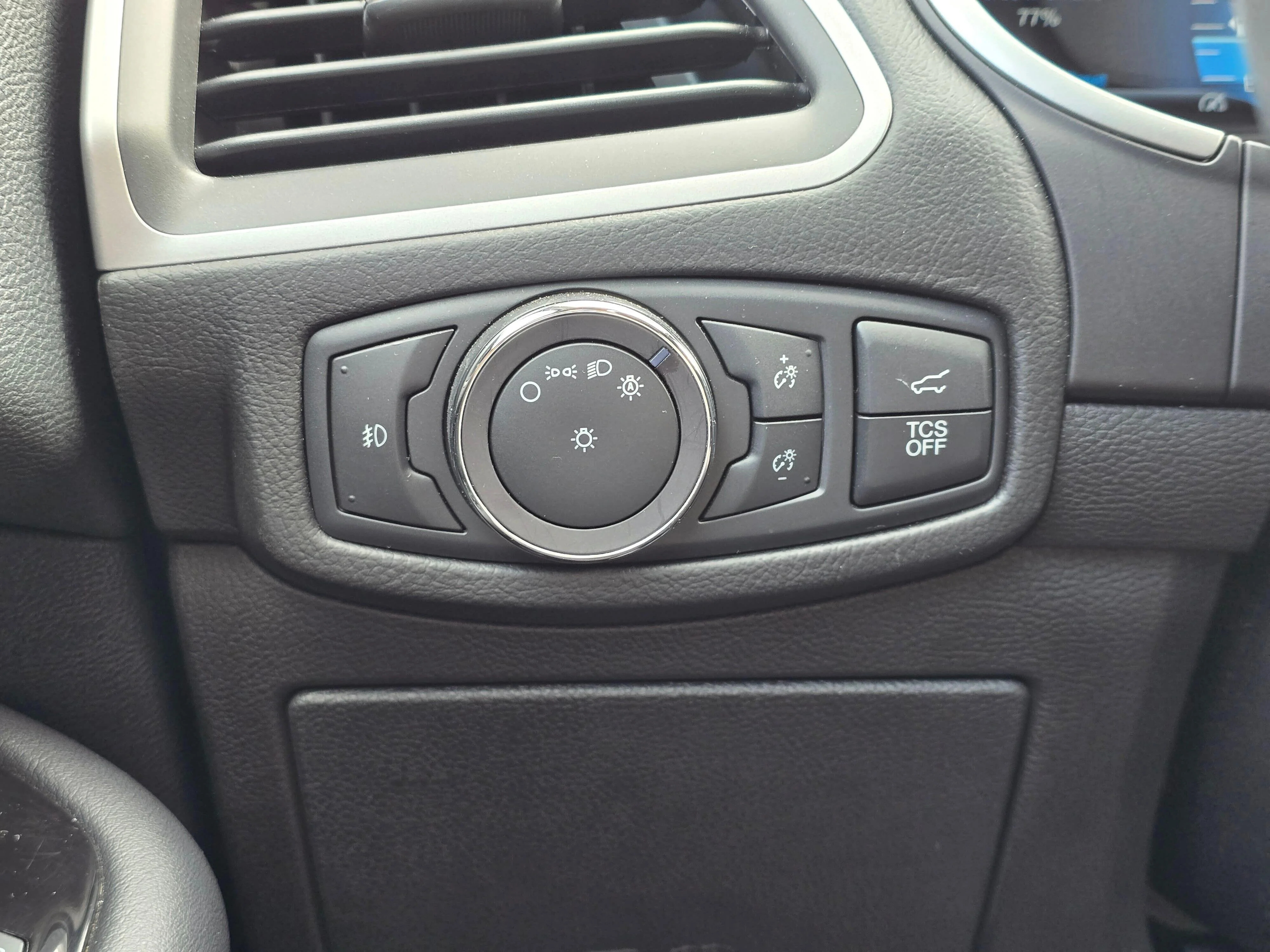 Used 2019 Ingot Silver Metallic Ford SEL image 18