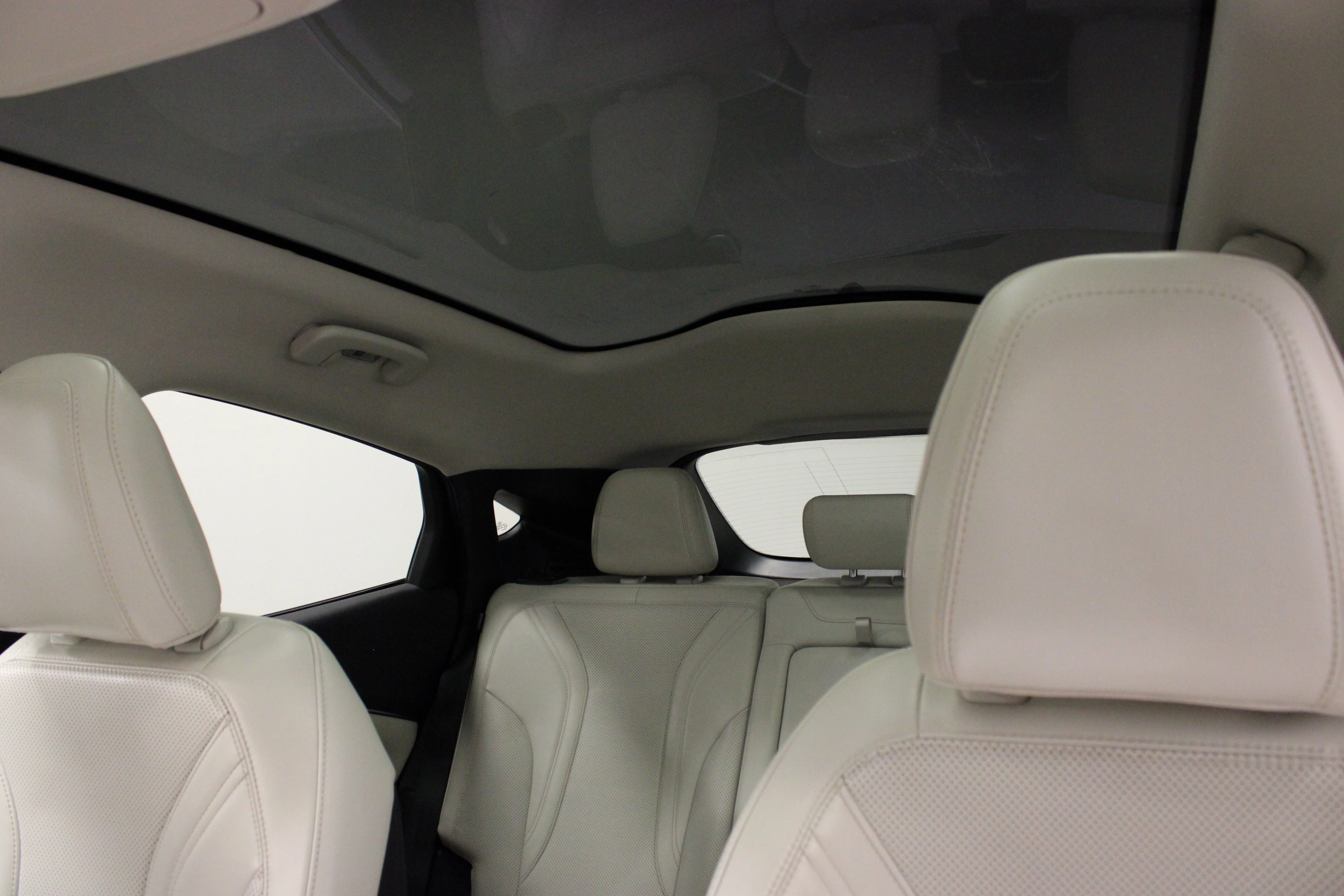 Used 2023 White Metallic Ford Premium image 10