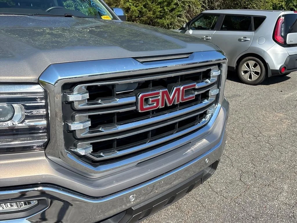 Used 2017 Gray GMC SLT image 5