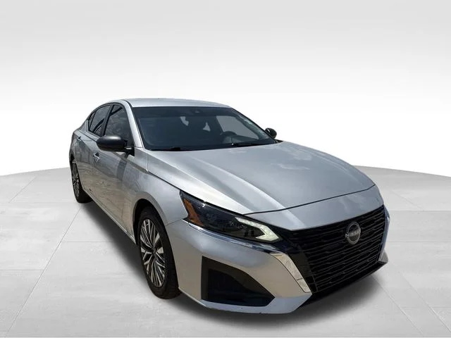 Used 2024 Silver Nissan 2.5 SV image 5