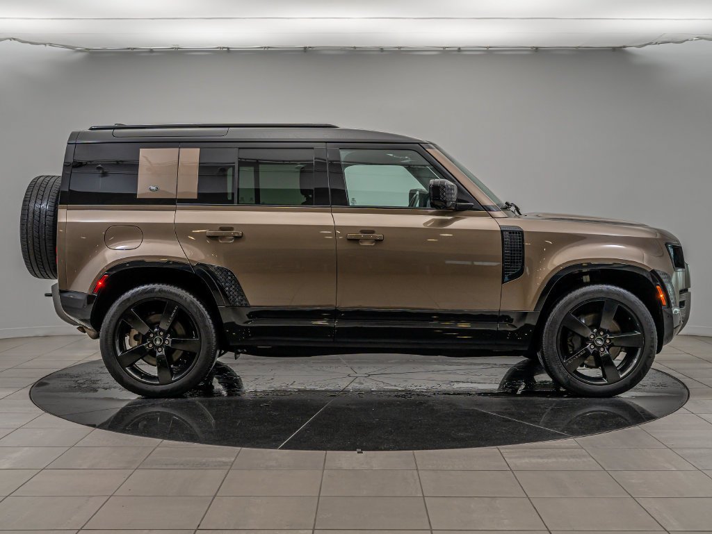 Used 2024 Gondwana Stone Metallic Land Rover X-Dynamic SE image 11