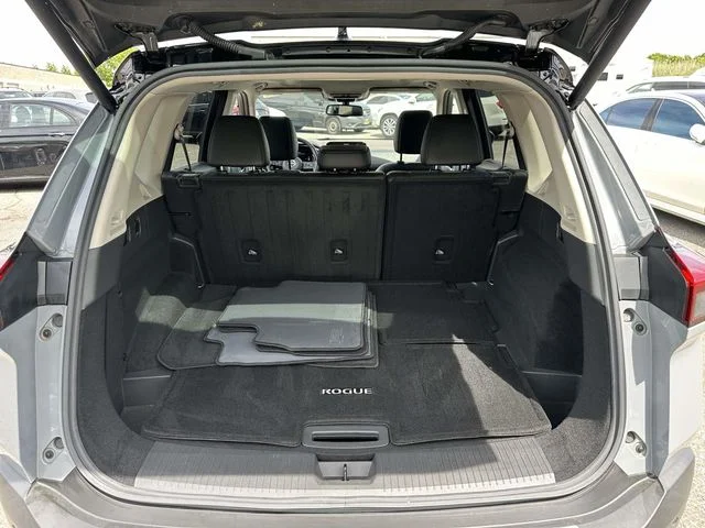 Used 2021 Gray Nissan Platinum image 14