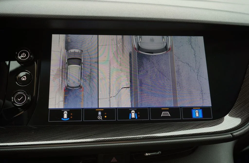 Used 2021 Blue Buick Essence image 27