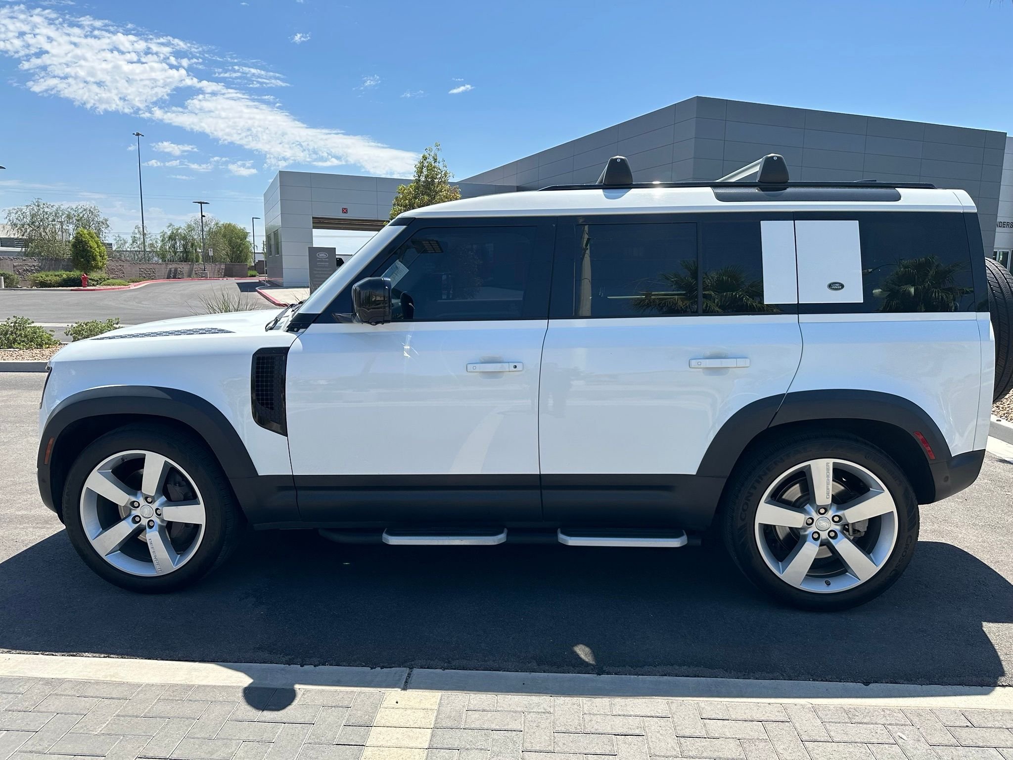 Used 2020 Fuji White Land Rover HSE image 13