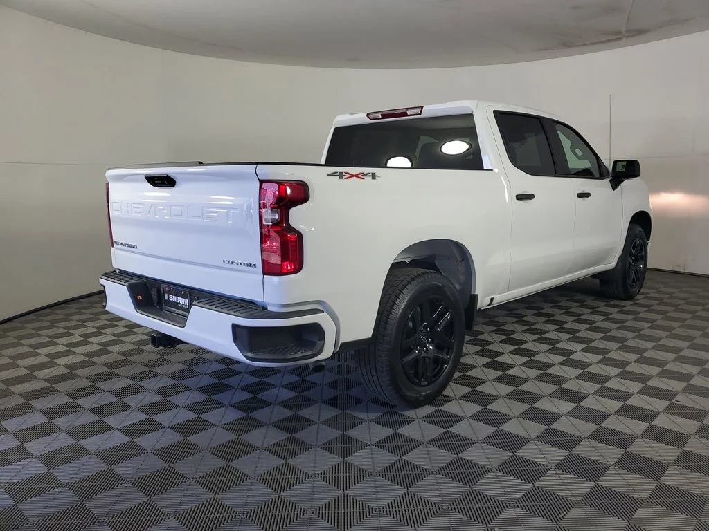 New 2026 Summit White Chevrolet Custom image 4