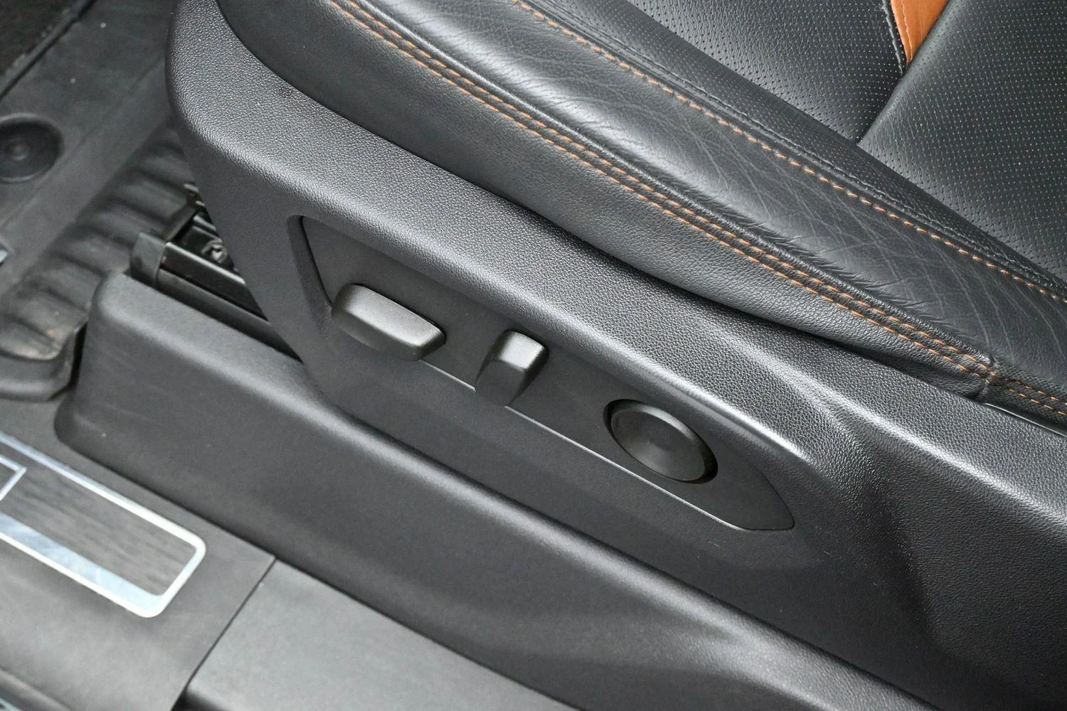 Used 2024 Onyx Black GMC AT4 image 15