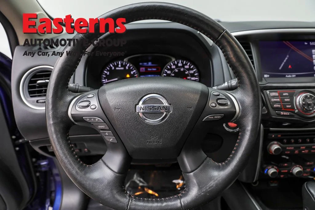 Used 2020 Blue Nissan SL image 10