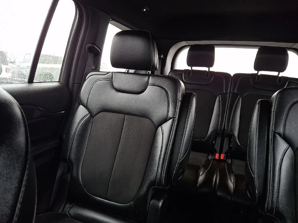 Used 2023 Diamond Black Crystal Pearlcoat Jeep Altitude image 19