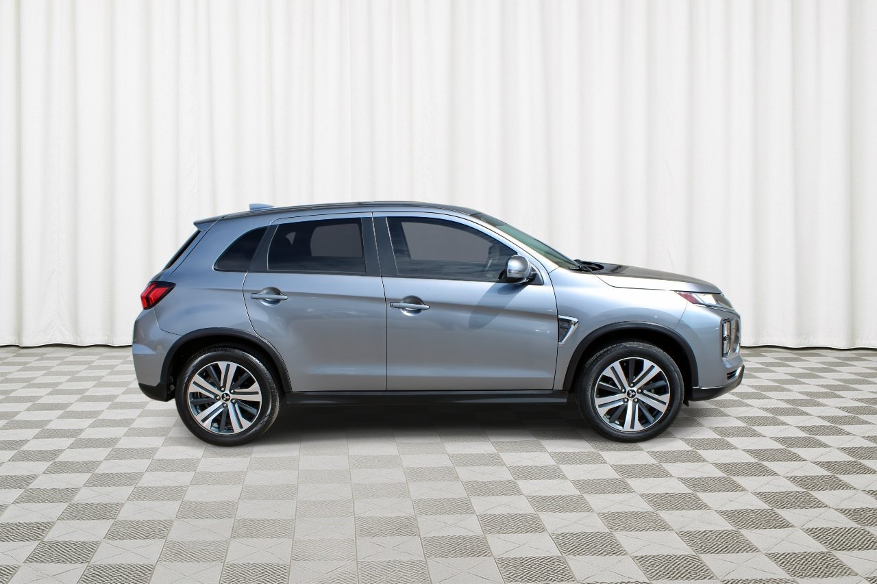 Used 2021 Mercury Gray Metallic Mitsubishi SE image 2