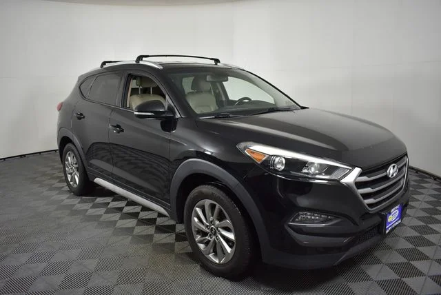 Used 2017 Black Hyundai SE Plus image 16