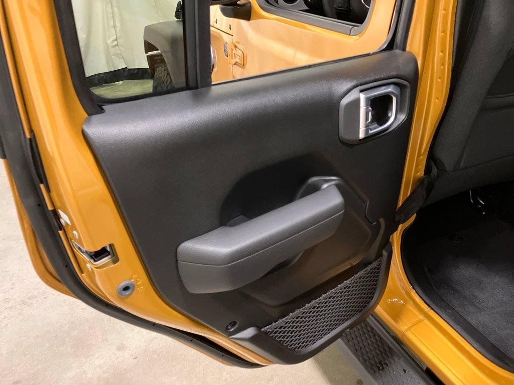 New 2026 Goldilocks Exterior Paint Jeep Sport S image 13