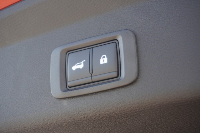 2025 Mitsubishi Outlander Plug-in Hybrid SE - Photo 11