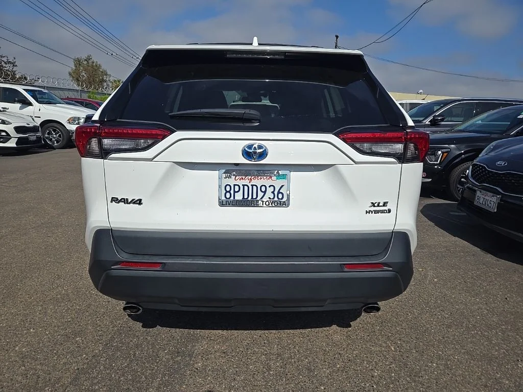 Used 2020 White Toyota XLE image 7