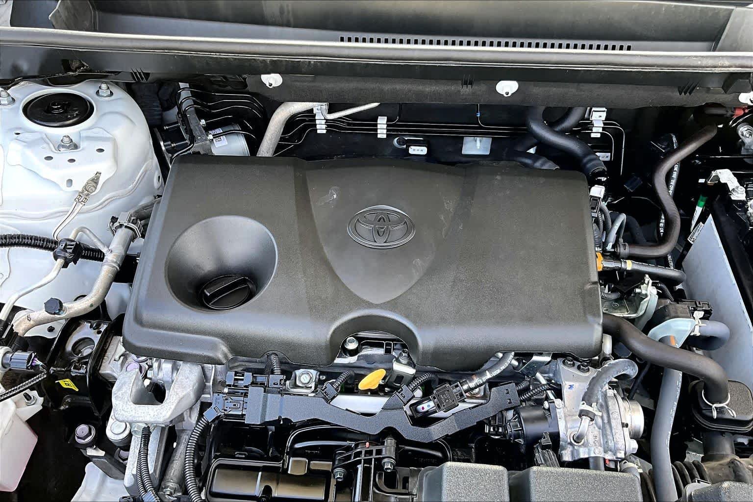 Used 2025 Ice Cap Toyota XLE image 32