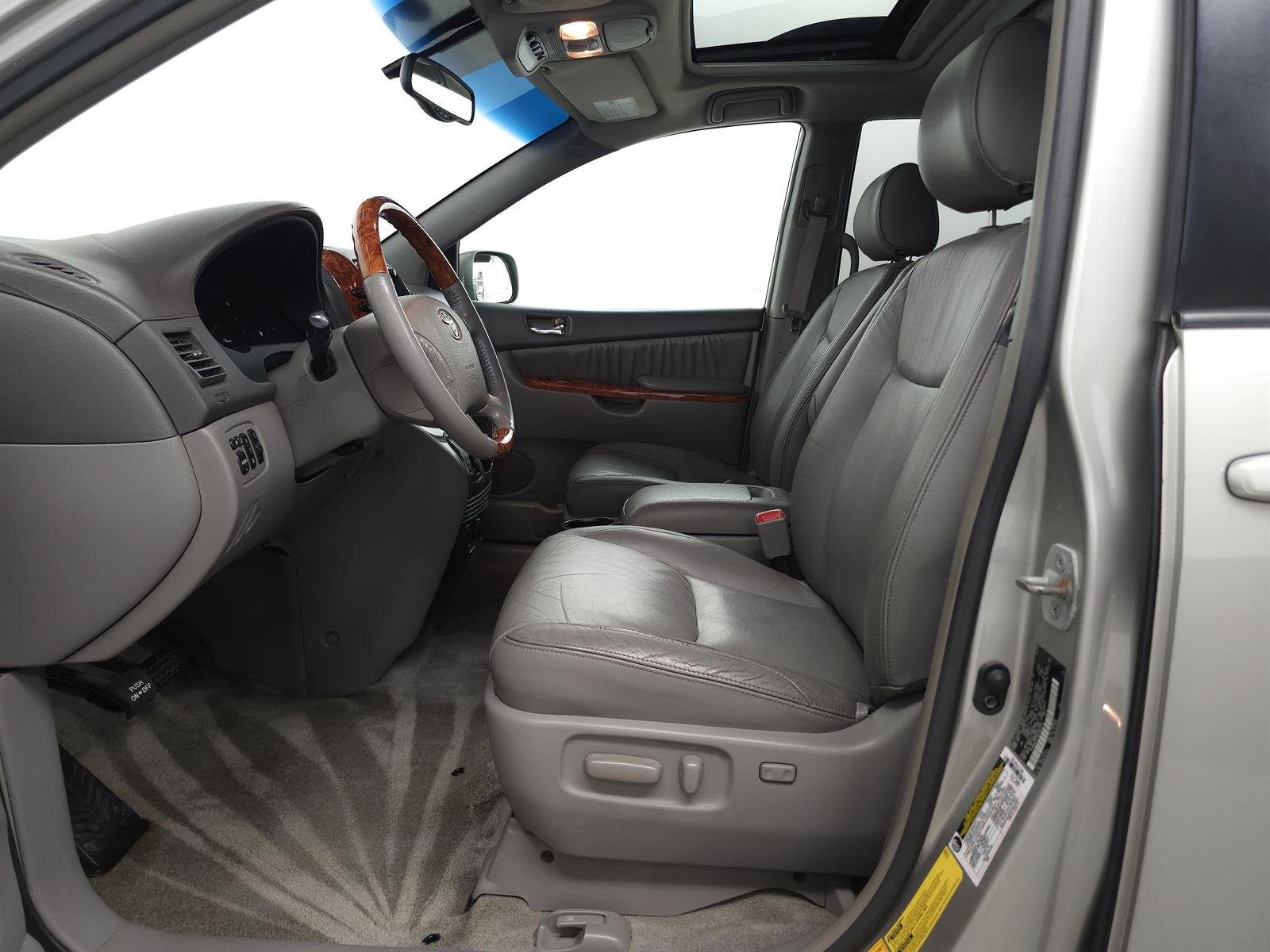Used 2006 Silver Toyota XLE Limited image 4