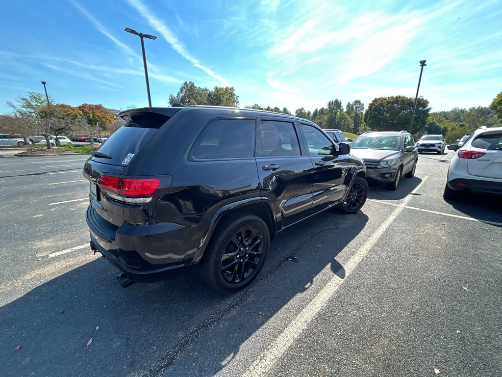 Used 2019 Black Jeep Altitude image 3