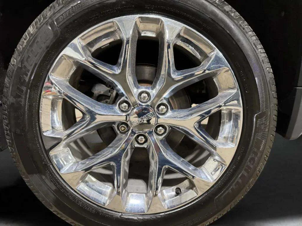 Used 2021 Green GMC Denali image 31
