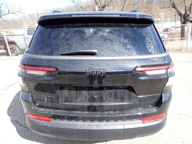 New 2026 Diamond Black Crystal Pearl-Coat Exterior Paint Jeep Altitude image 4