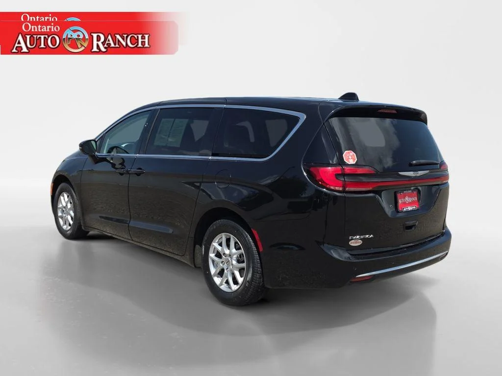 Used 2023 Brilliant Black Crystal Pearlcoat Chrysler Touring L image 3