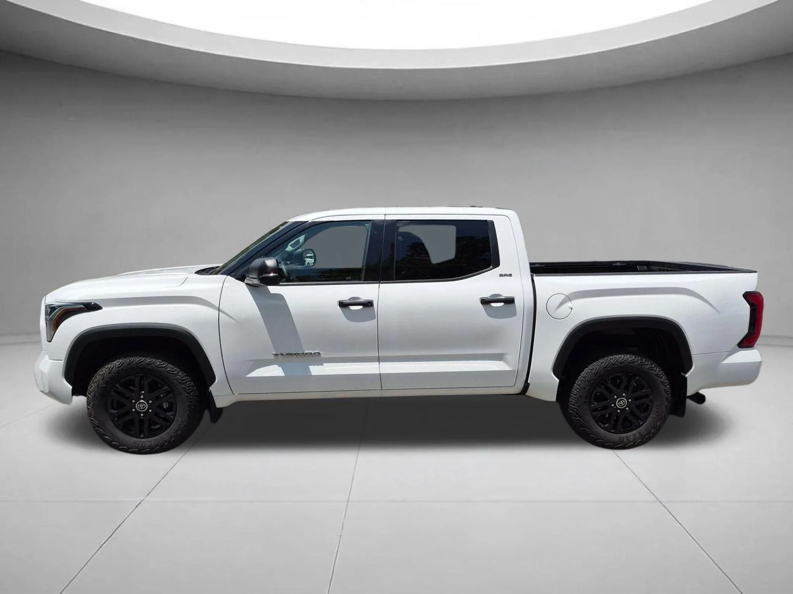 Used 2023 Ice Cap Toyota SR5 image 2