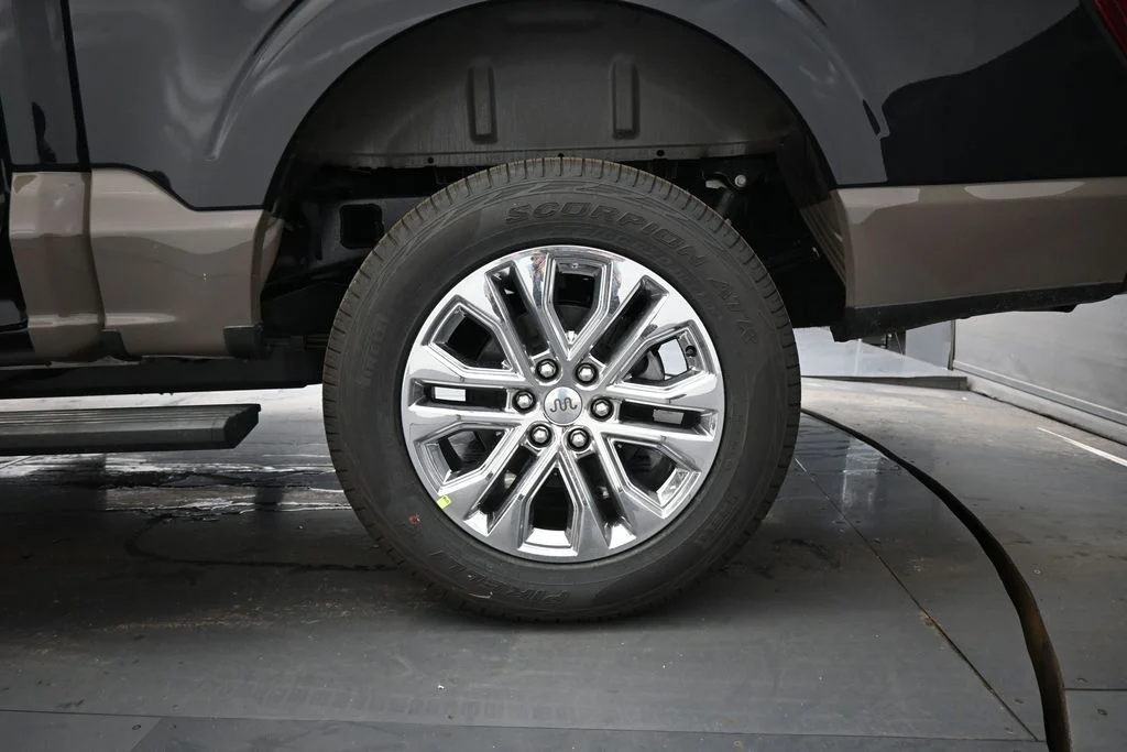 New 2026 Agate Black Metallic Ford King Ranch image 14