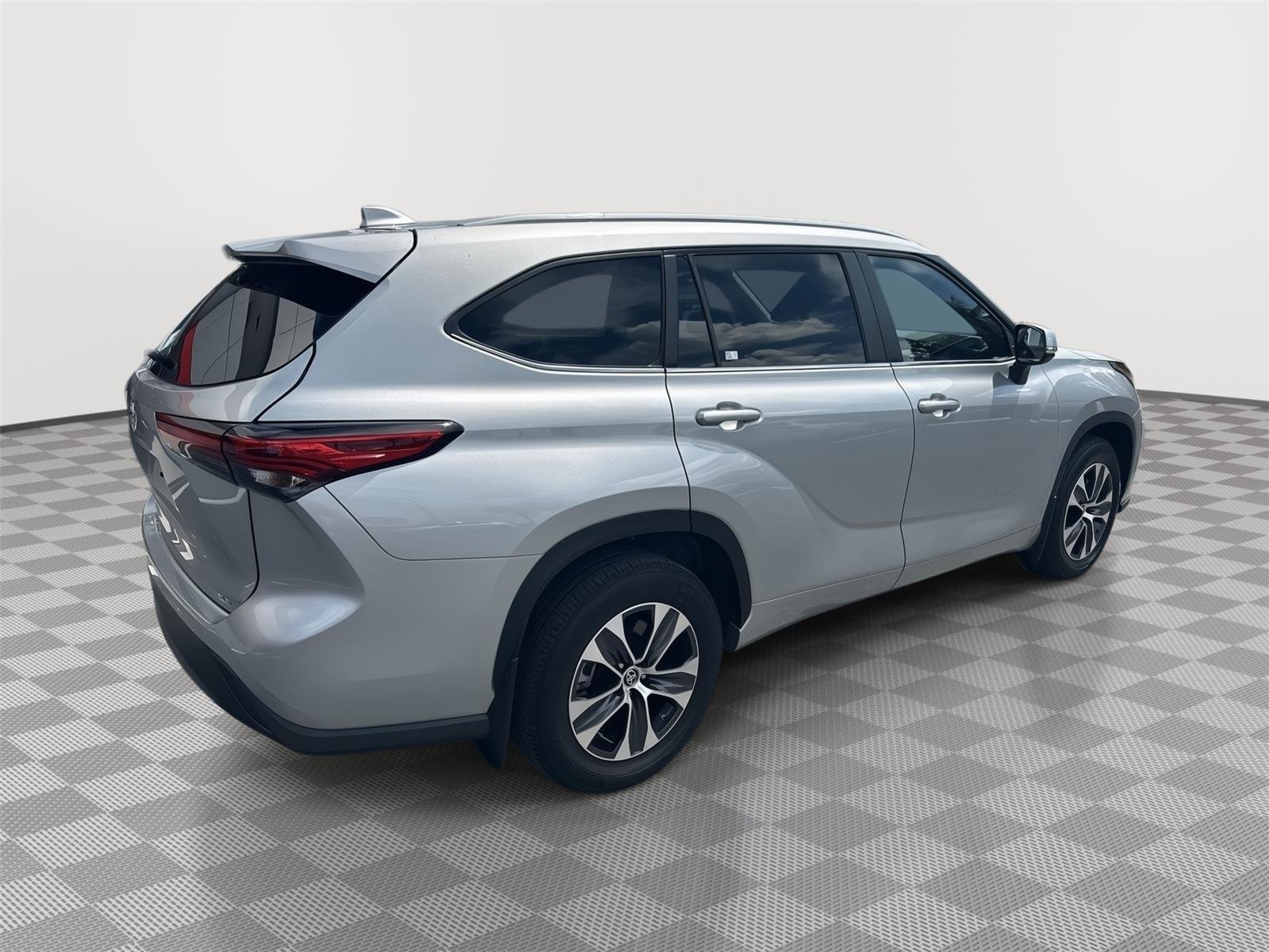 Used 2023 Celestial Silver Metallic Toyota XLE image 5