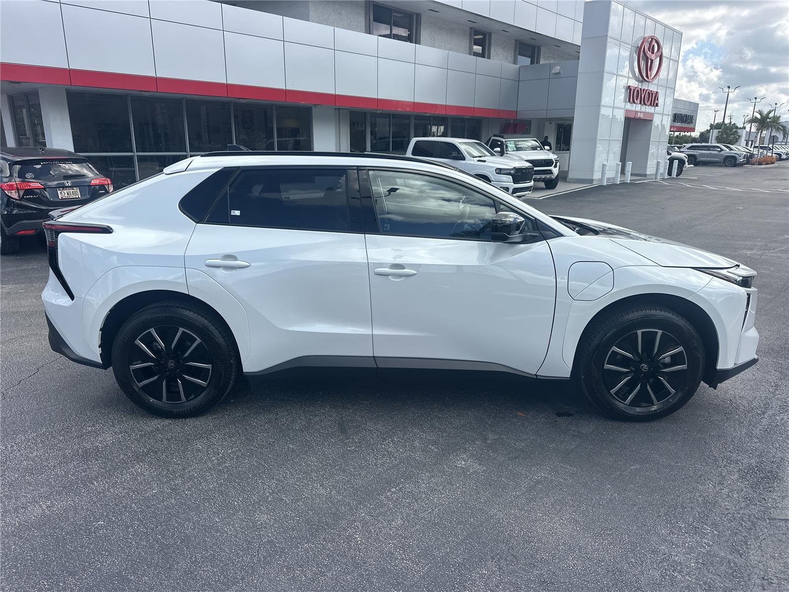 Used 2026 Wind Chill Pearl TOYOTA  image 5
