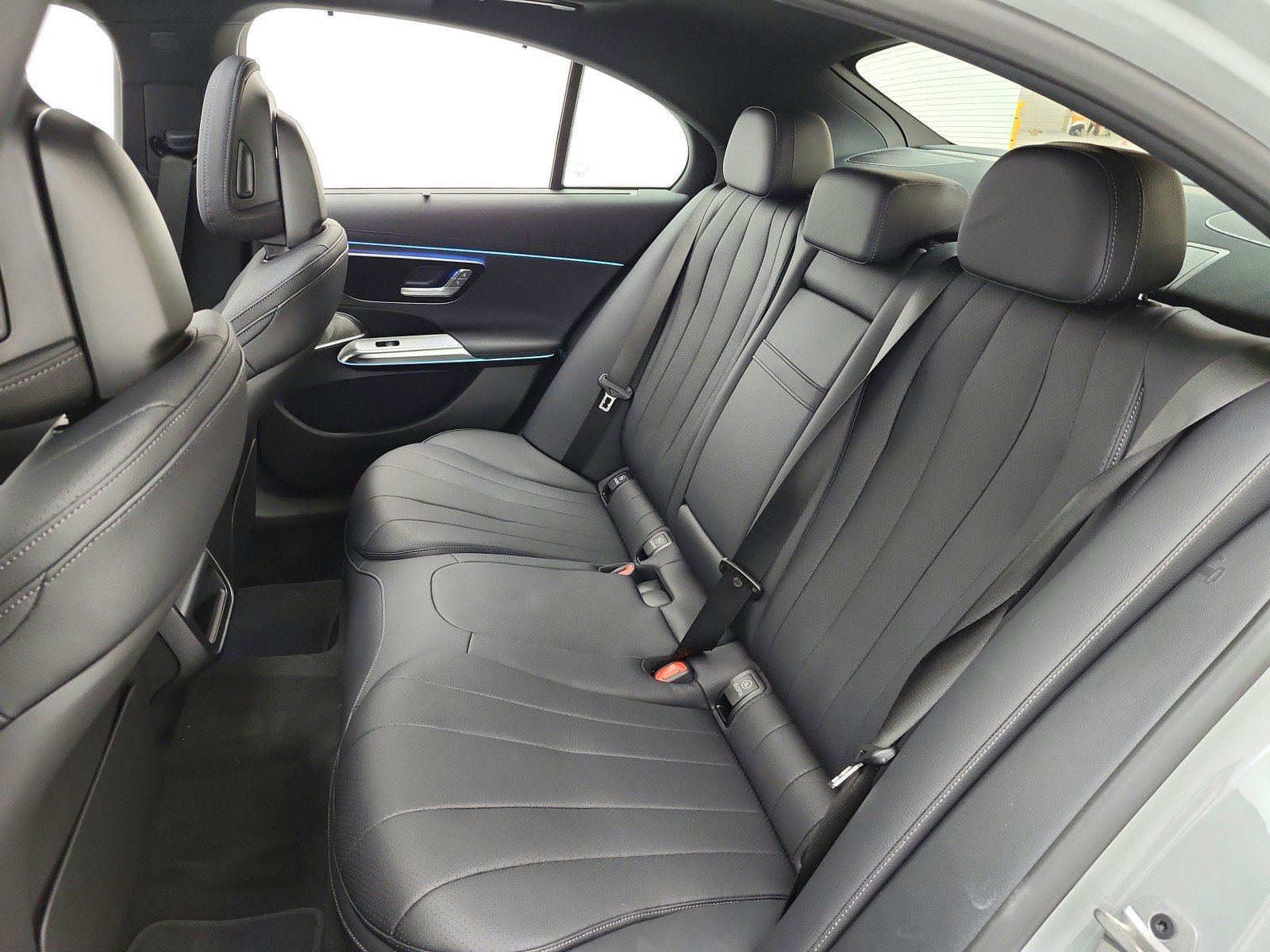 New 2026 MANUFAKTUR Alpine Grey Mercedes-Benz E 450 4MATIC® Sedan image 40