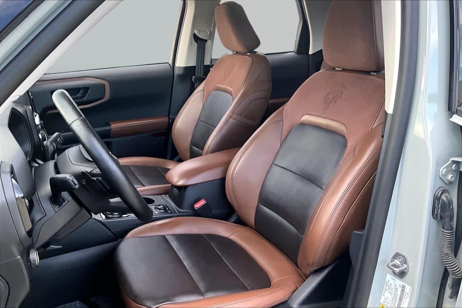 Used 2023 Cactus Gray Ford Badlands image 7