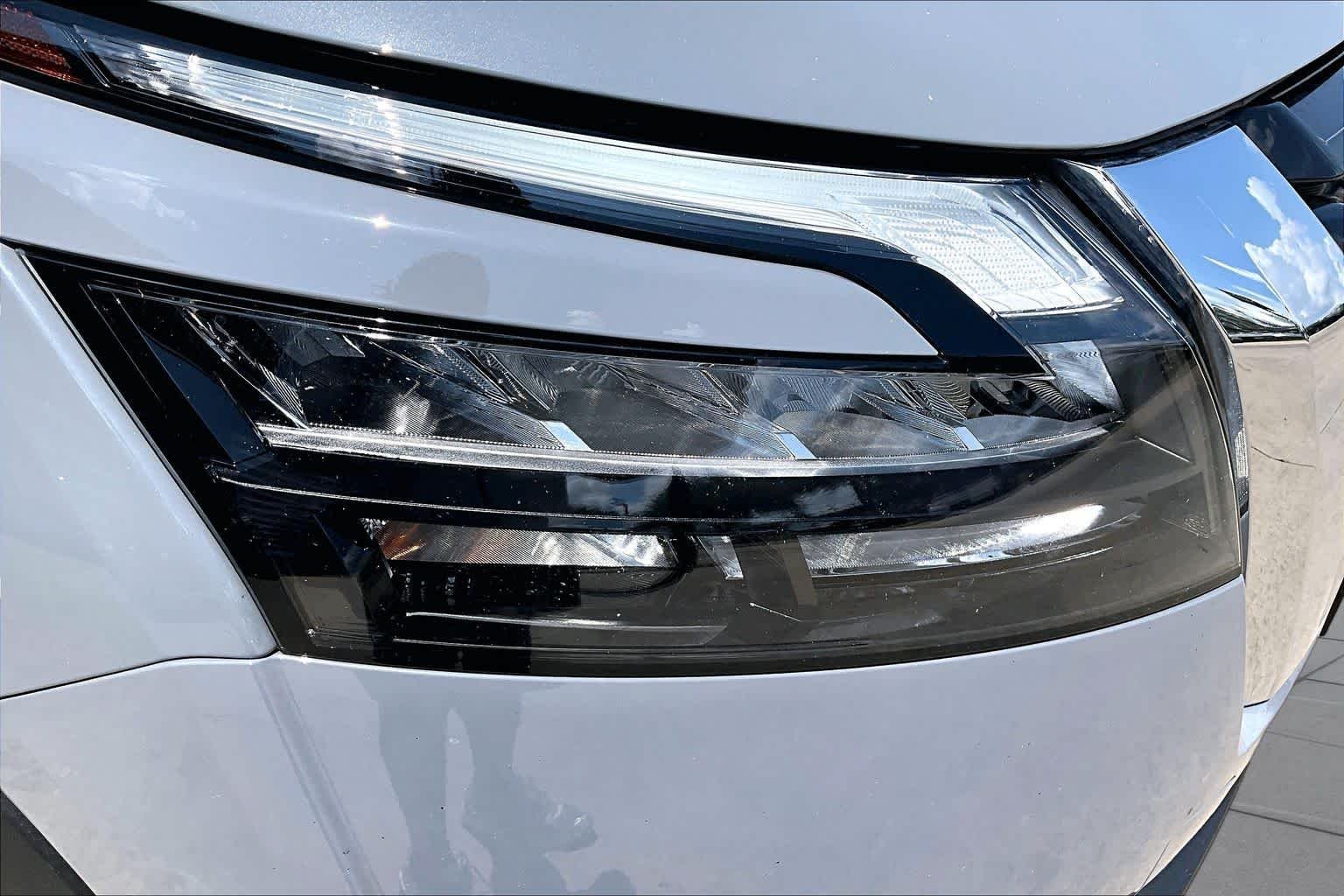 Used 2026 Super Black Nissan SV image 28