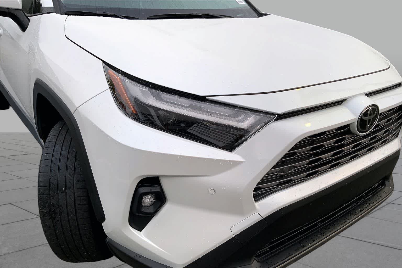Used 2023 Wind Chill Pearl Toyota Limited image 26