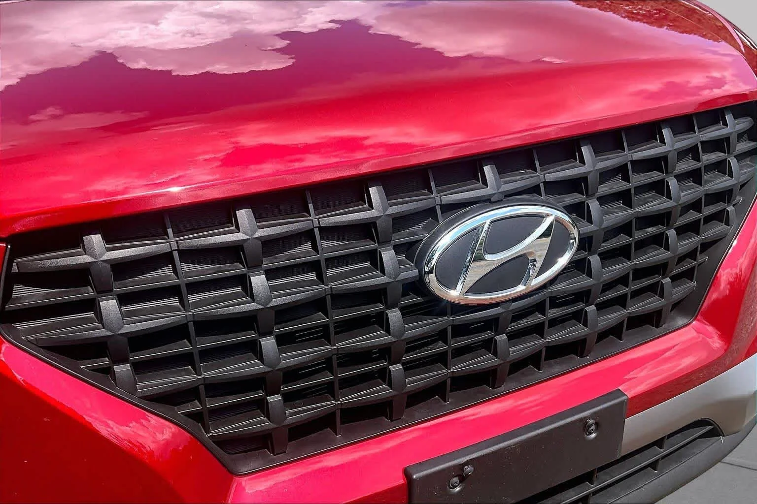Used 2025 Ultimate Red Hyundai SE image 30