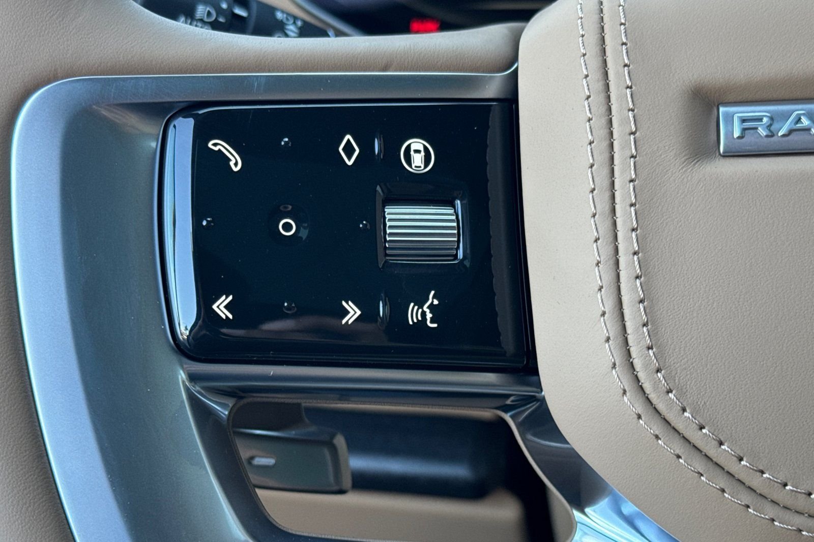 New 2026 Santorini Black Land Rover SE image 28
