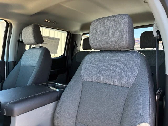 New 2027 Oxford White Ford XLT image 8
