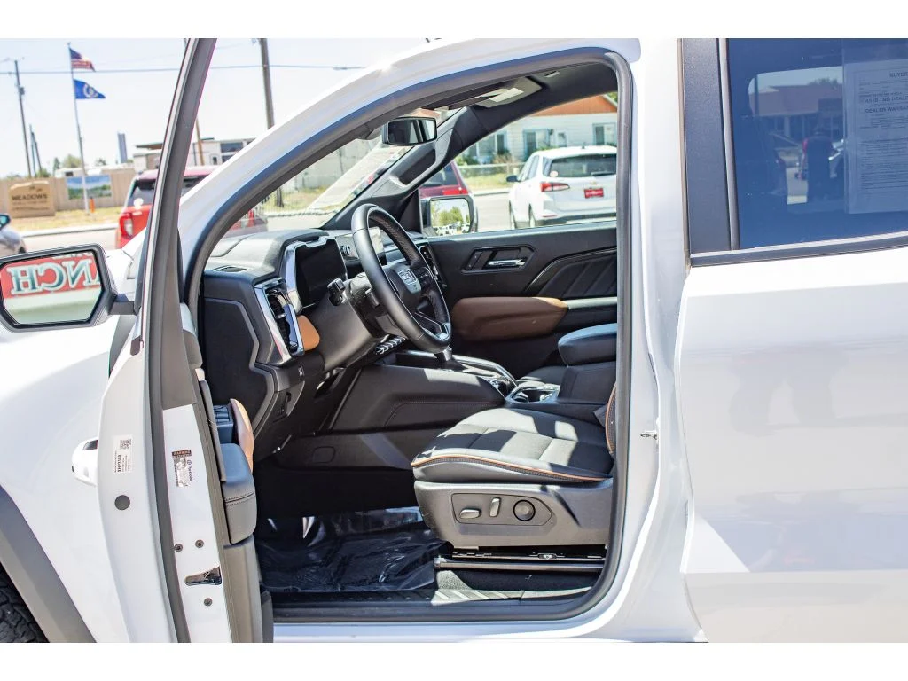 2025 GMC Canyon AT4 - Photo 28
