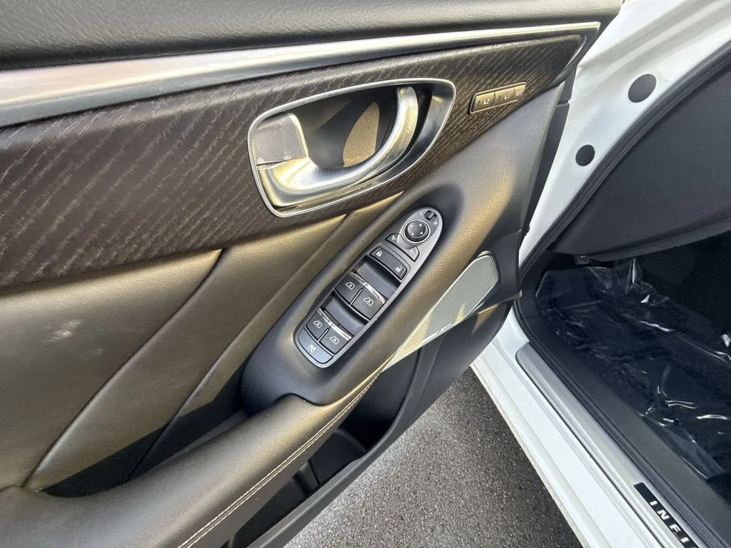 Used 2022 White INFINITI SENSORY image 13