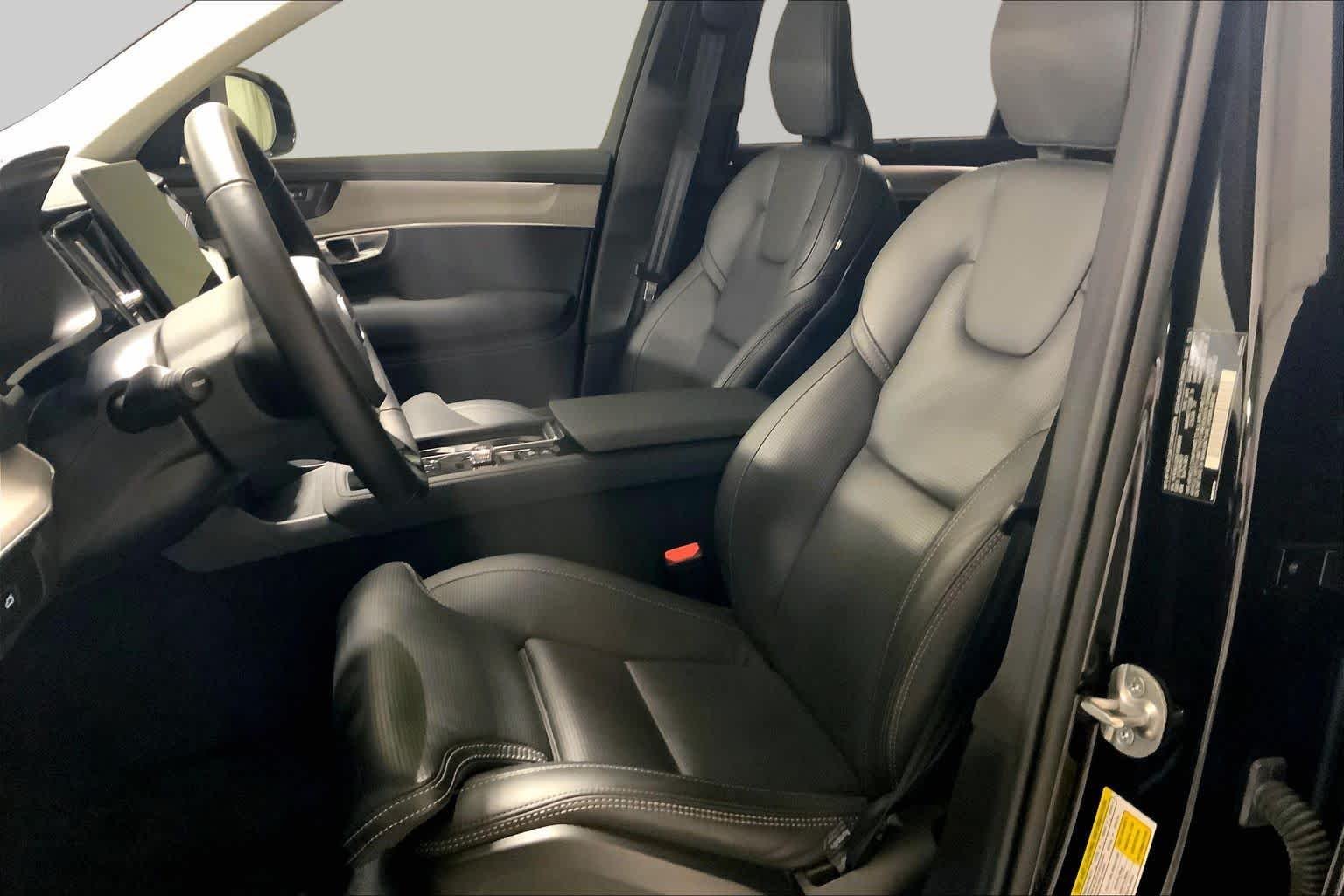 Used 2025 Onyx Black Metallic Volvo Ultra image 7