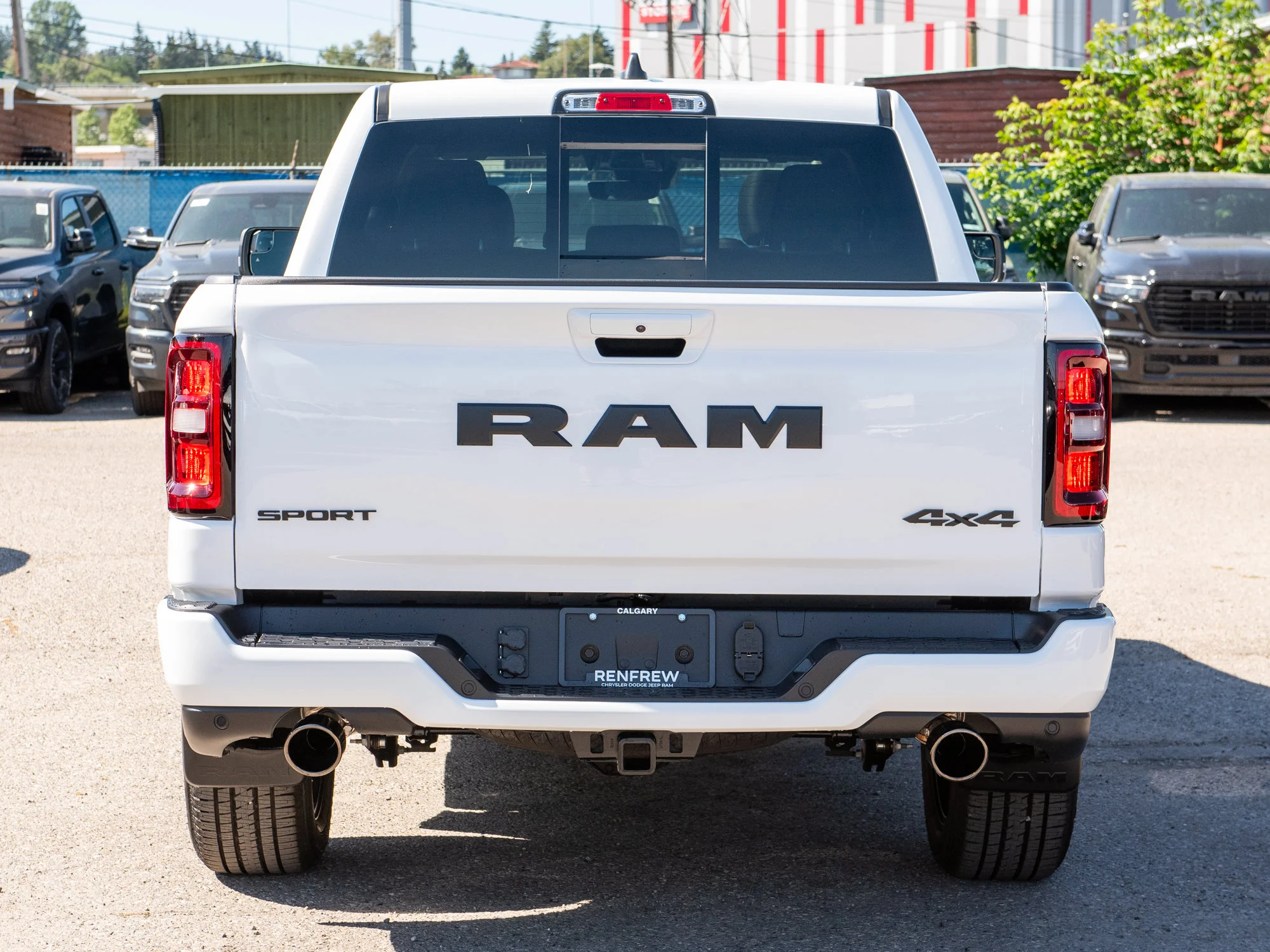 New 2026 White RAM Sport* Crew Cab 4x4, HEMI V8, Panoramic Sunroof, 3.92 Rear Axle, Heated Seats image 5
