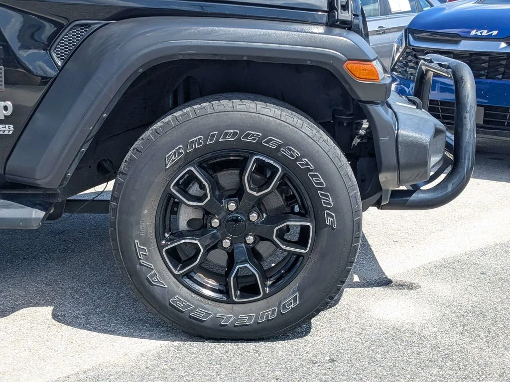 Used 2021 Black Jeep Sport S image 11